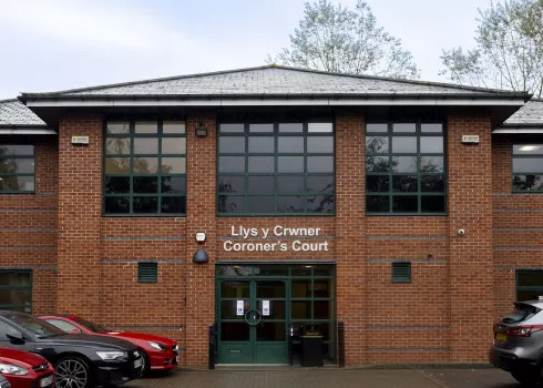 The front of the Gwent Coroner's Service building / Blaen adeilad Gwasanaeth Crwner Gwent.